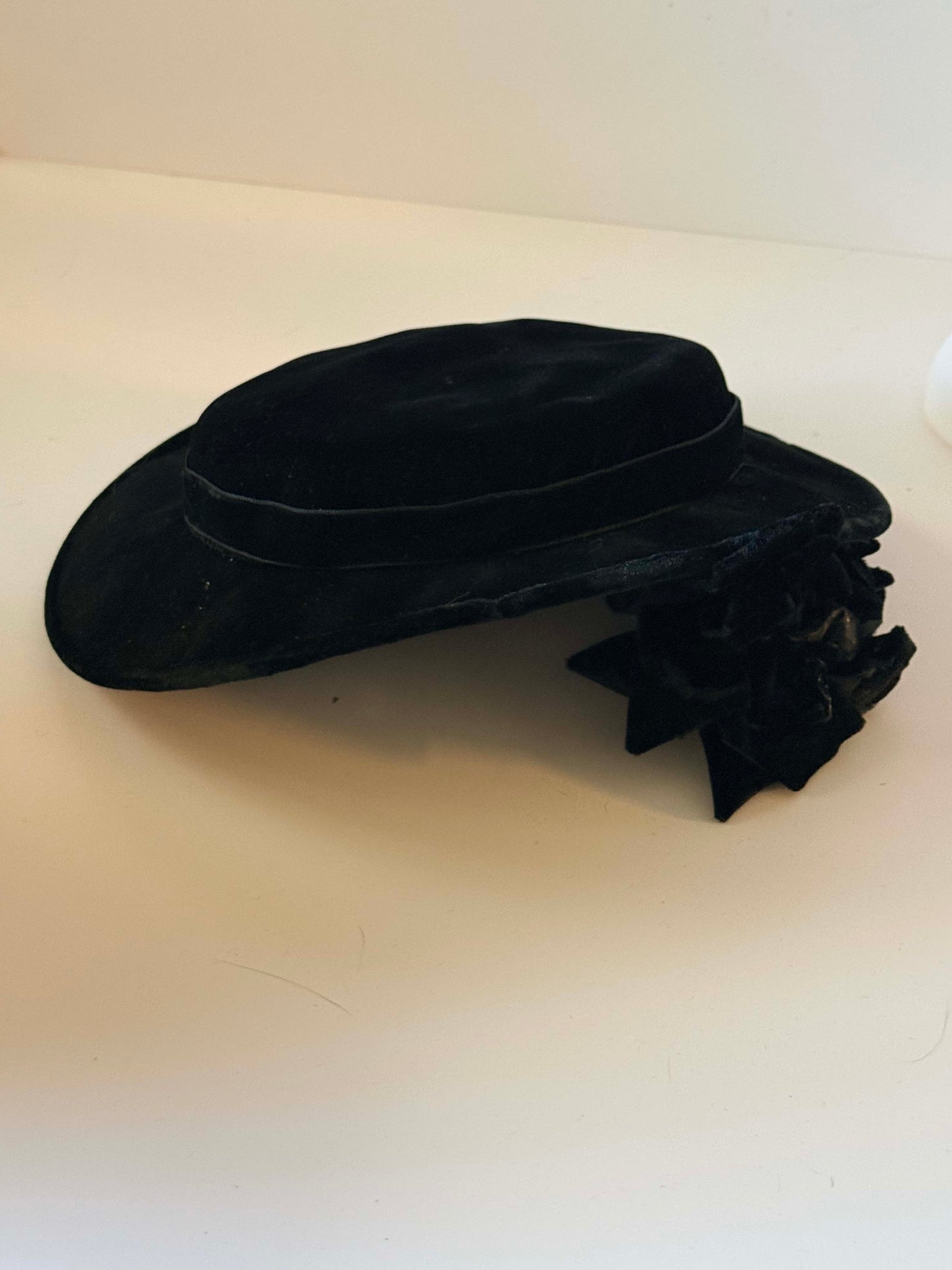 Vintage 1940s Black Velvet Tilt Hat | Sculptural Floral Cocktail Hat | Film Noir Fascinator