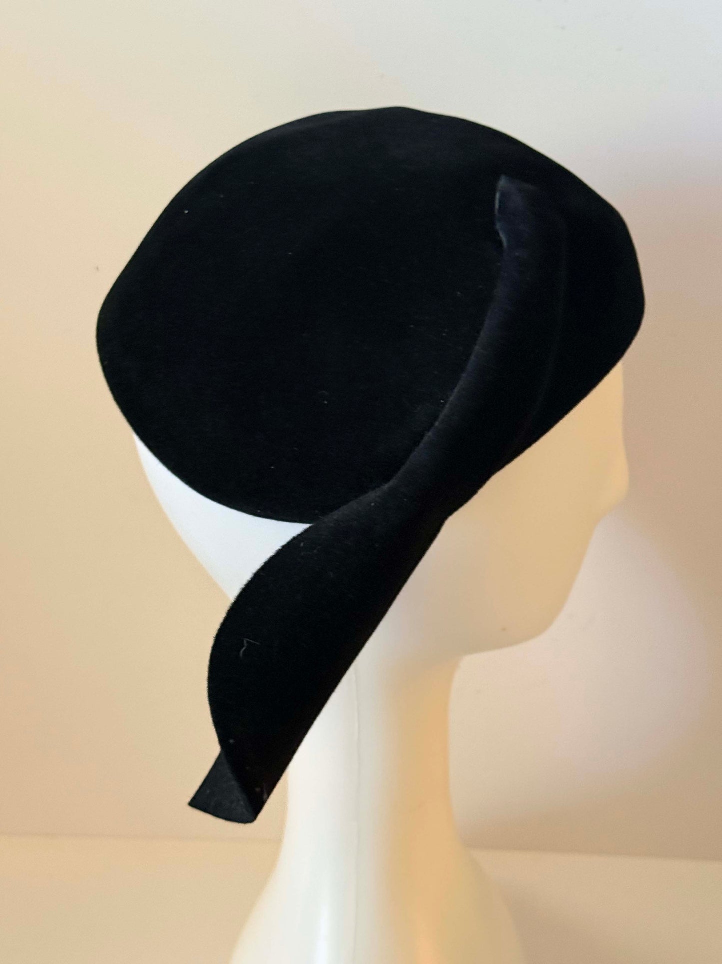 Vintage 1940s Black Sculptural Felt Hat | Avant Garde Draped Cocktail Hat | Minimalist Noir Milliner