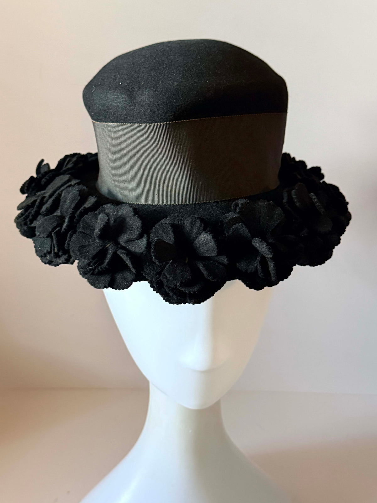 Vintage 1950s Dana Marte Black Felt Hat Floral Brim Grosgrain Ribbon Bow Mid Century Designer Millinery
