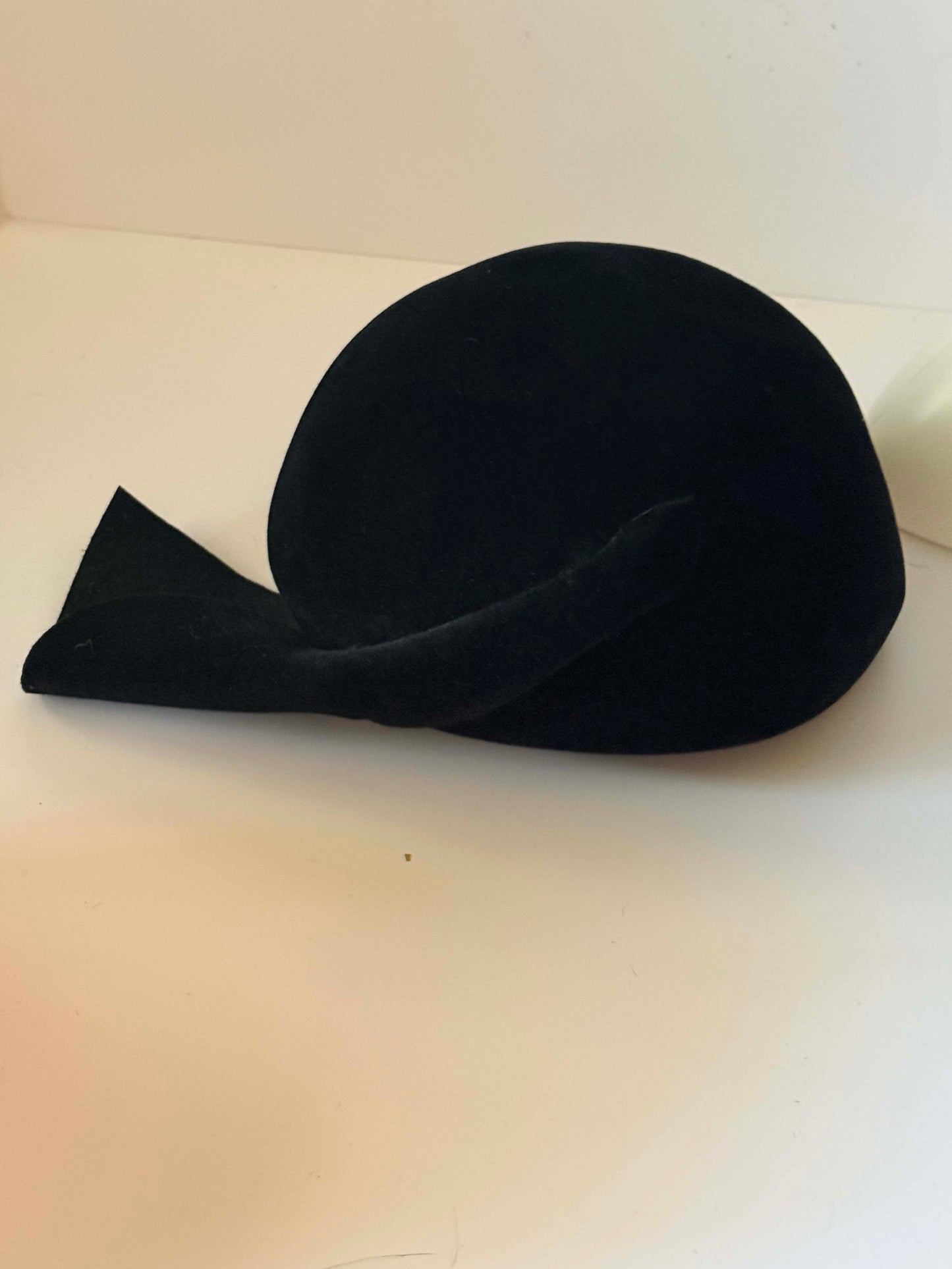 Vintage 1940s Black Sculptural Felt Hat | Avant Garde Draped Cocktail Hat | Minimalist Noir Milliner