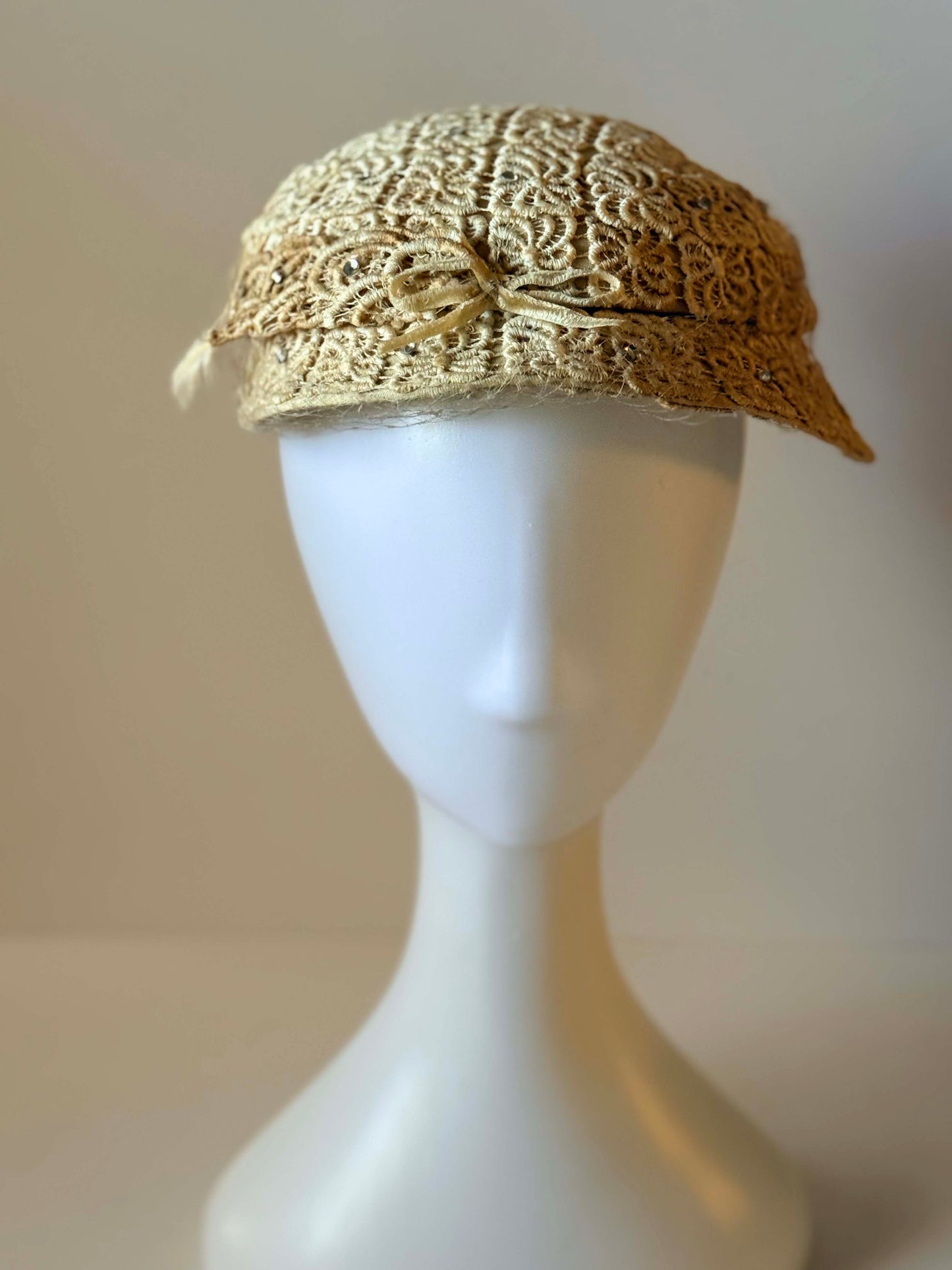 Vintage 1950s Ivory Lace Cocktail Hat | Beaded Cloche Fascinator | Bridal Cap Hat