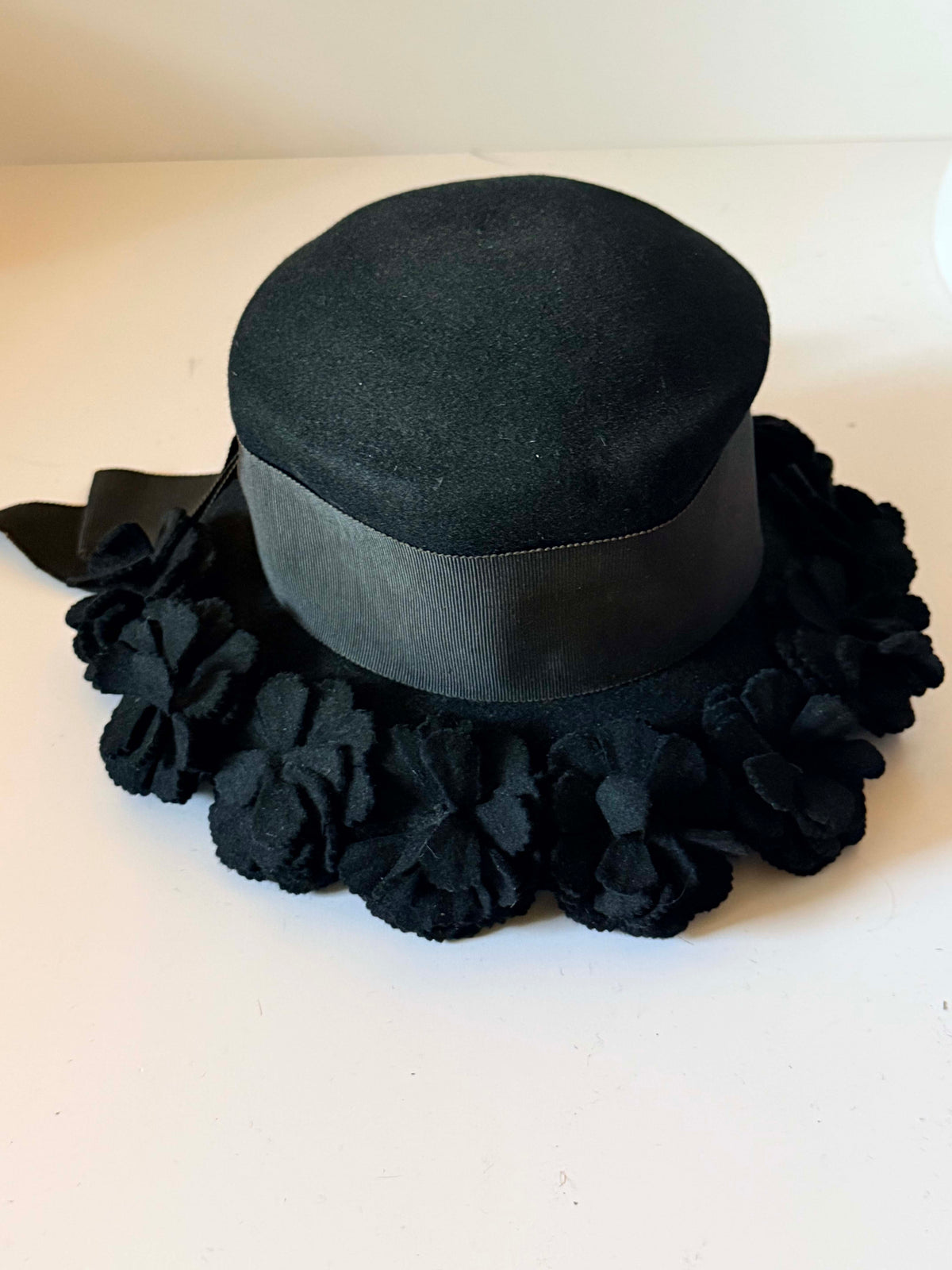 Vintage 1950s Dana Marte Black Felt Hat Floral Brim Grosgrain Ribbon Bow Mid Century Designer Millinery