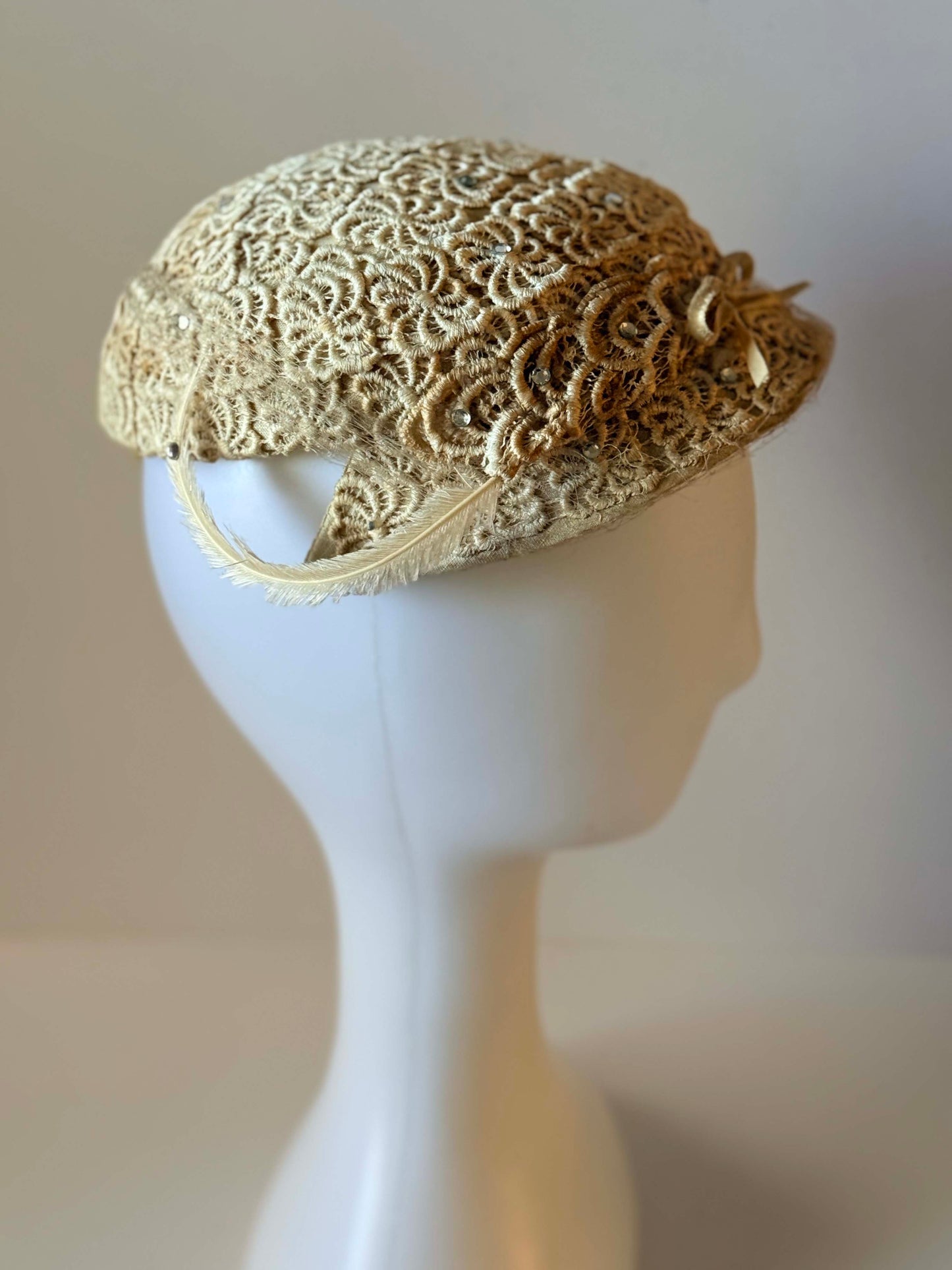 Vintage 1950s Ivory Lace Cocktail Hat | Beaded Cloche Fascinator | Bridal Cap Hat