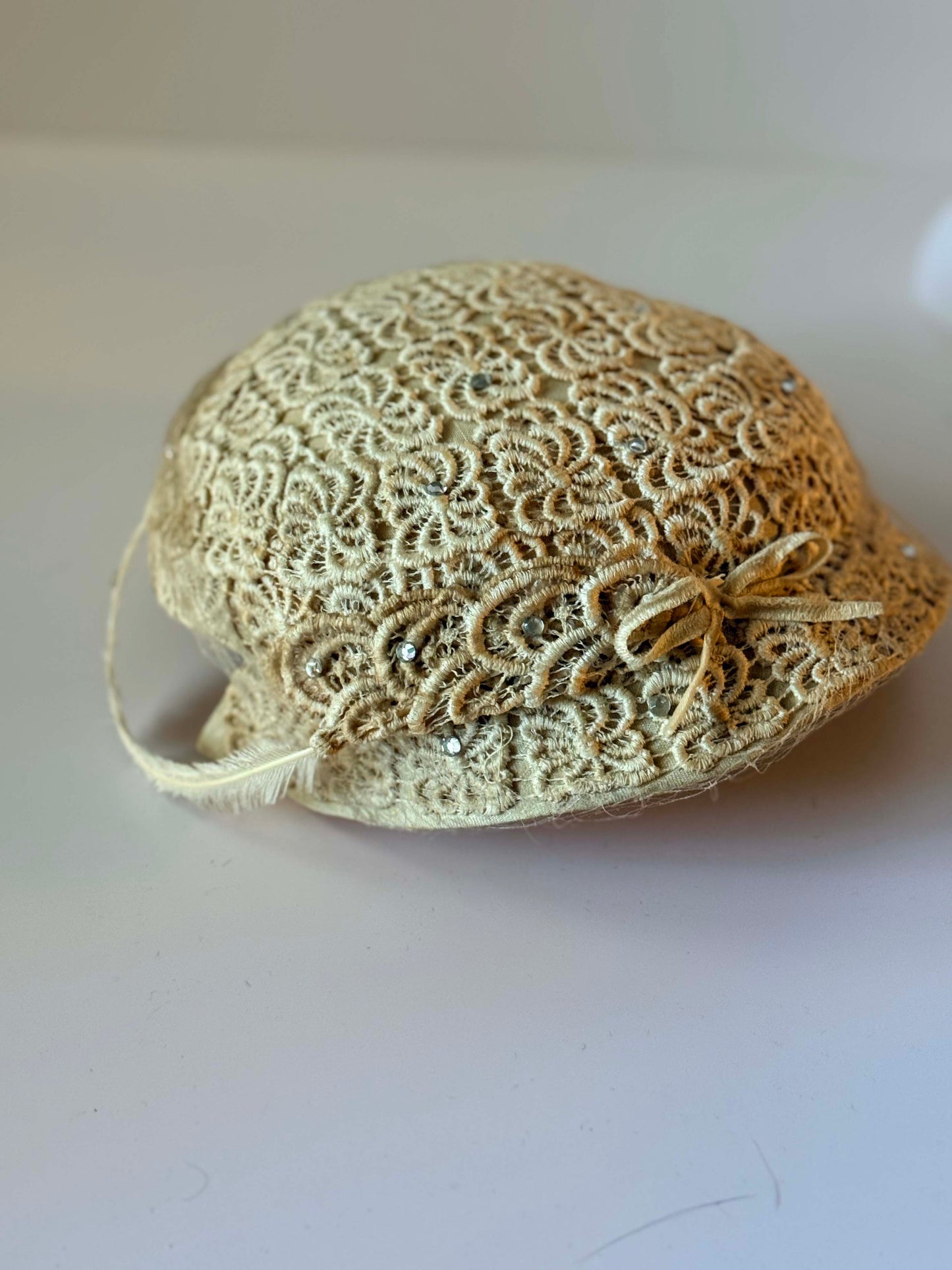 Vintage 1950s Ivory Lace Cocktail Hat | Beaded Cloche Fascinator | Bridal Cap Hat