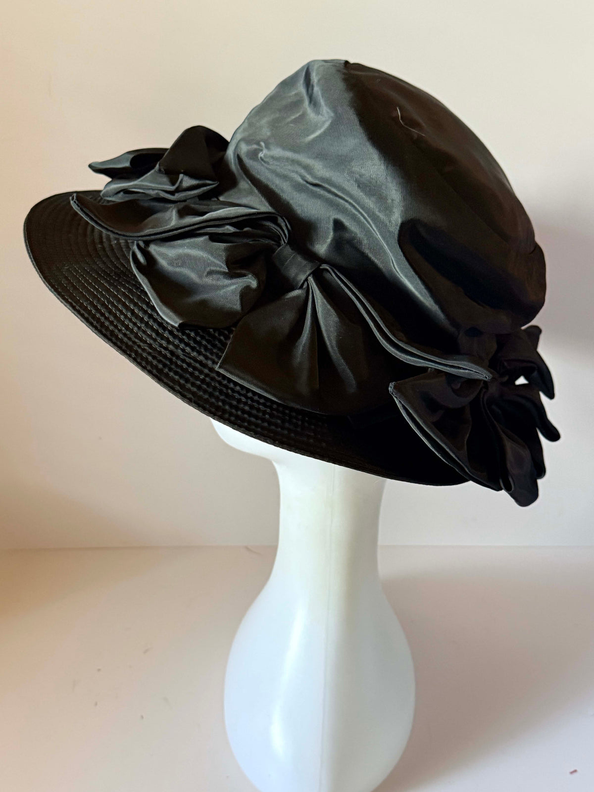 Vintage 1950s Black Audrey Hepburn Style Wide Brim Hat Oversized Satin Bow Modern Miss Hollywood Glamour Picture Hat