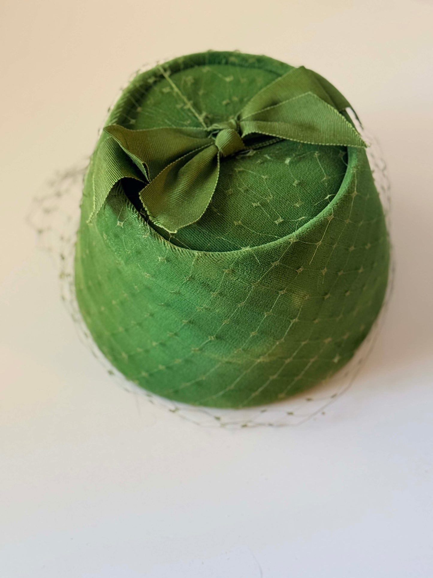 Vintage Fisk Chicago Green Veiled Pillbox Hat | 1950s Cocktail Fascinator | Emerald Mid Century Millinery