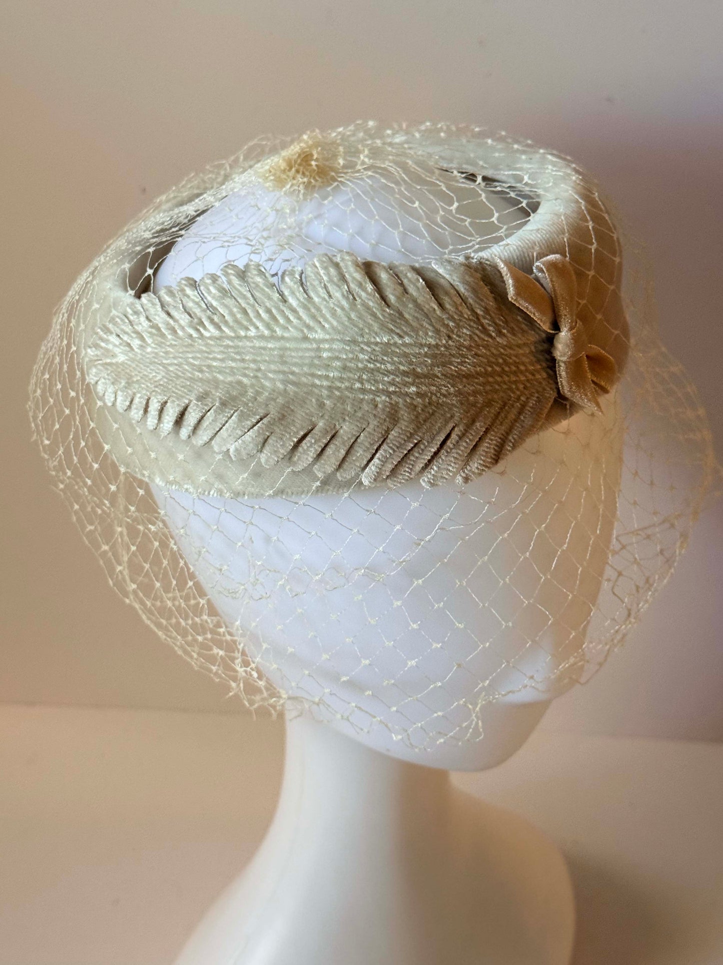 1950s Ivory Velvet Halo Hat with Birdcage Veil | Sculptural Feather Detail Fascinator | Vintage Bridal Cocktail Hat