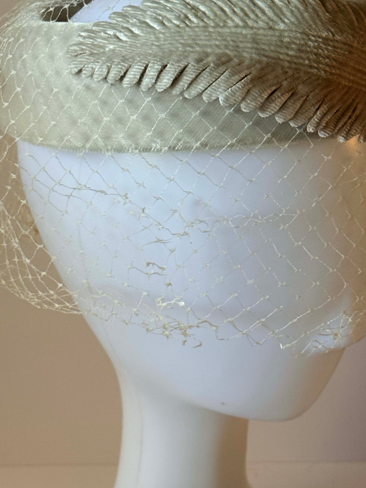1950s Ivory Velvet Halo Hat with Birdcage Veil | Sculptural Feather Detail Fascinator | Vintage Bridal Cocktail Hat