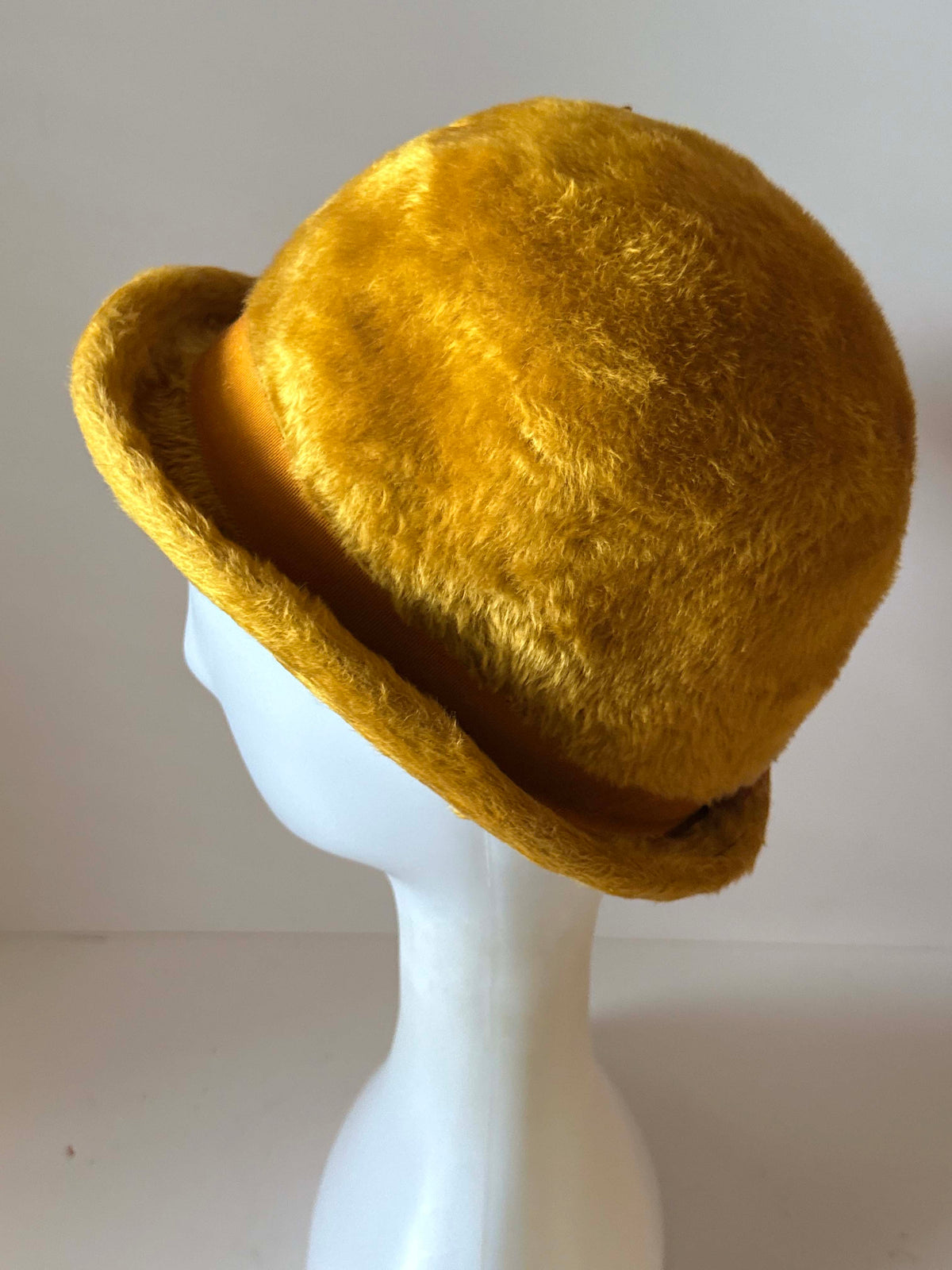 Vintage 1960s Mustard Yellow Cloche Hat | Marché Exclusive Feather Trim Hat | Mod Retro Brimmed Hat | Size 22