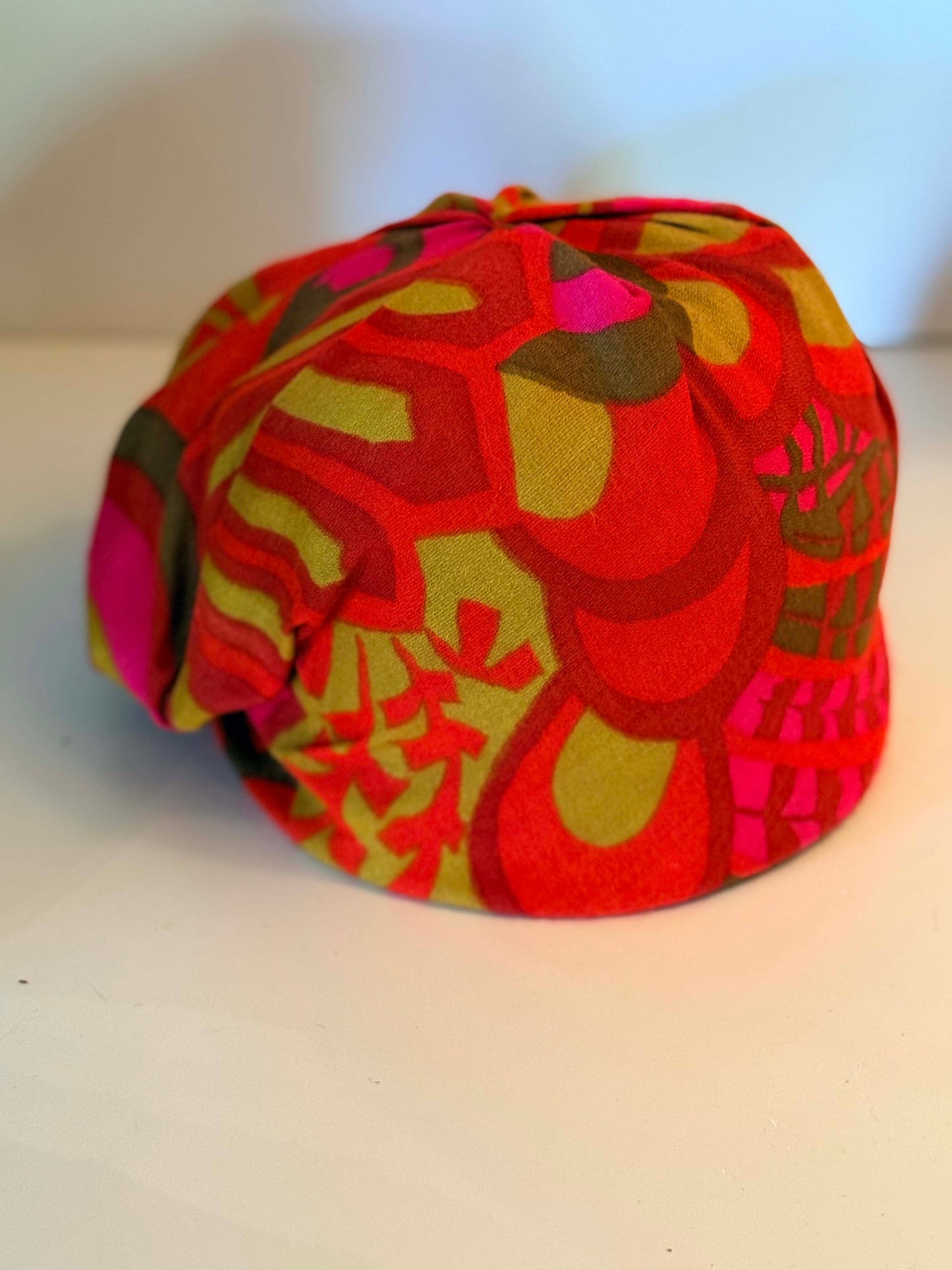 Vintage 1960s Psychedelic Mod Turban Hat | Bold Pink Orange Abstract Print Hat | Retro Statement Cocktail Cap