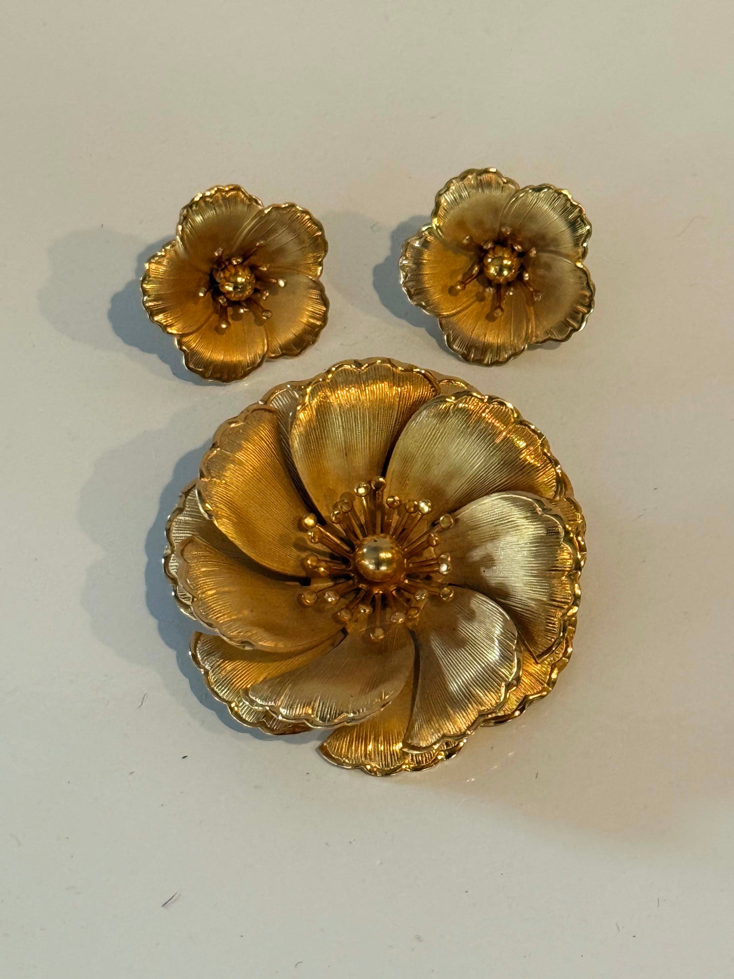 Vintage Gold Tone Flower Brooch and Earrings Set, Floral Jewelry Demi Parure, Mid Century Gold Blossom Pin, Statement Flower Jewelry Set