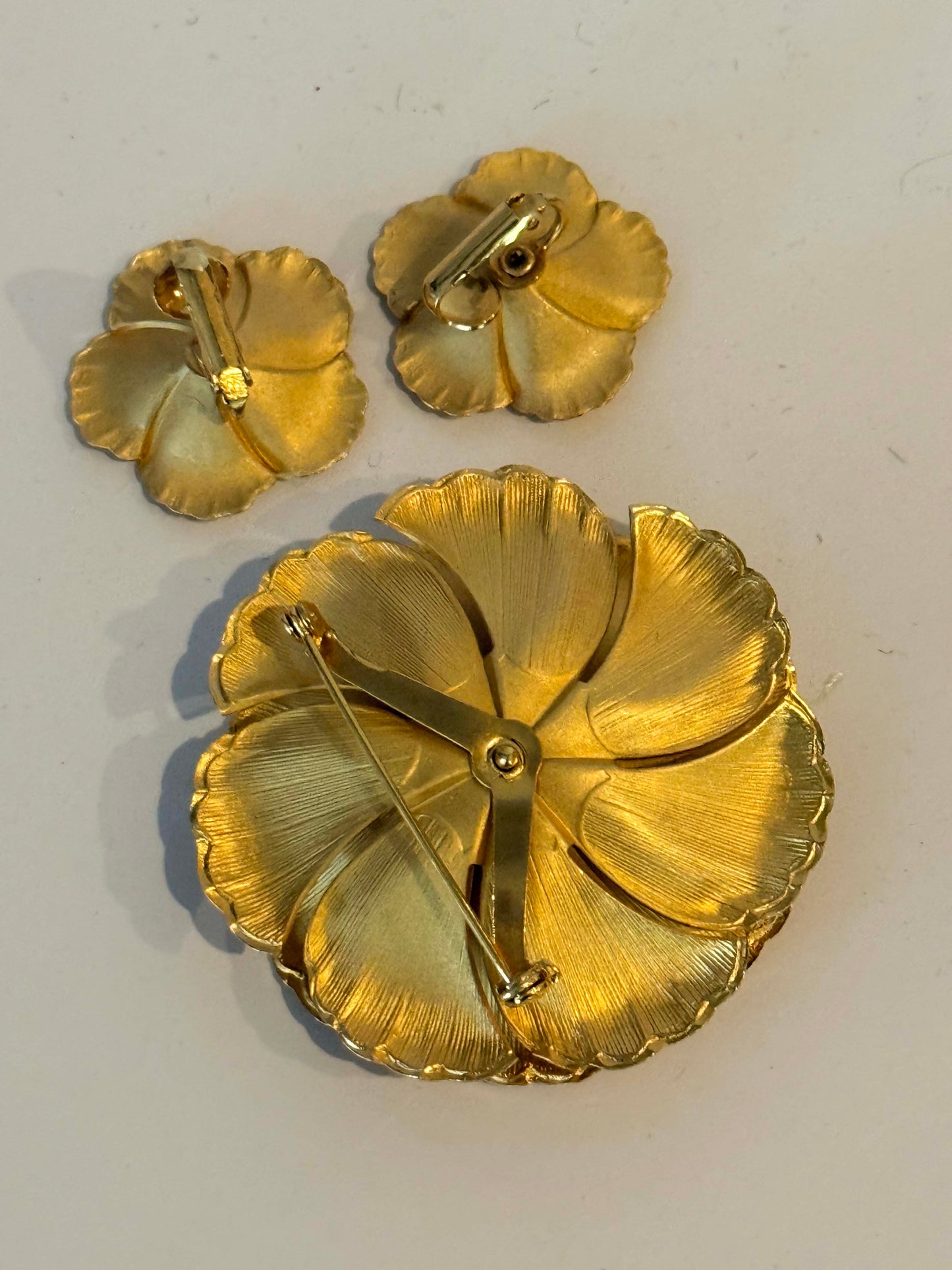 Vintage Gold Tone Flower Brooch and Earrings Set, Floral Jewelry Demi Parure, Mid Century Gold Blossom Pin, Statement Flower Jewelry Set