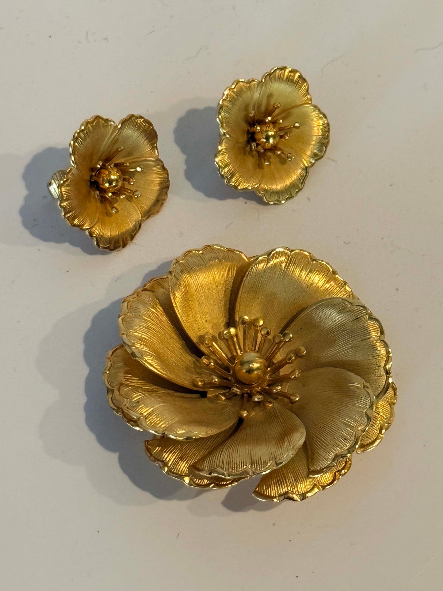 Vintage Gold Tone Flower Brooch and Earrings Set, Floral Jewelry Demi Parure, Mid Century Gold Blossom Pin, Statement Flower Jewelry Set
