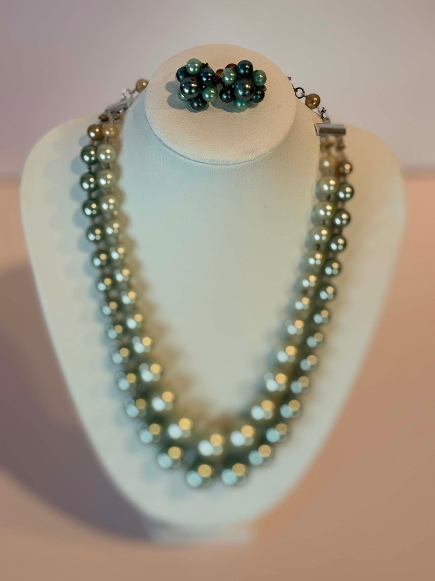 Vintage Double Strand Green Pearl Necklace and Earrings Set, Seafoam Pearl Demi Parure, Mid Century Beaded Jewelry Set, Two Tone Pearl Necklace