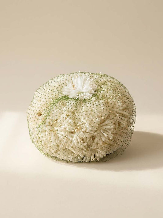Vintage 1950s Floral Pillbox Hat with Green Veil – Ivory Petal Cluster Fascinator – Mid Century Cocktail Hat – Retro Bridal Headpiece