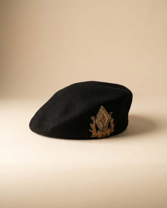 Vintage Black Felt Tilt Beret Hat with Beaded Appliqué – Elegant Mid-Century Cocktail Hat