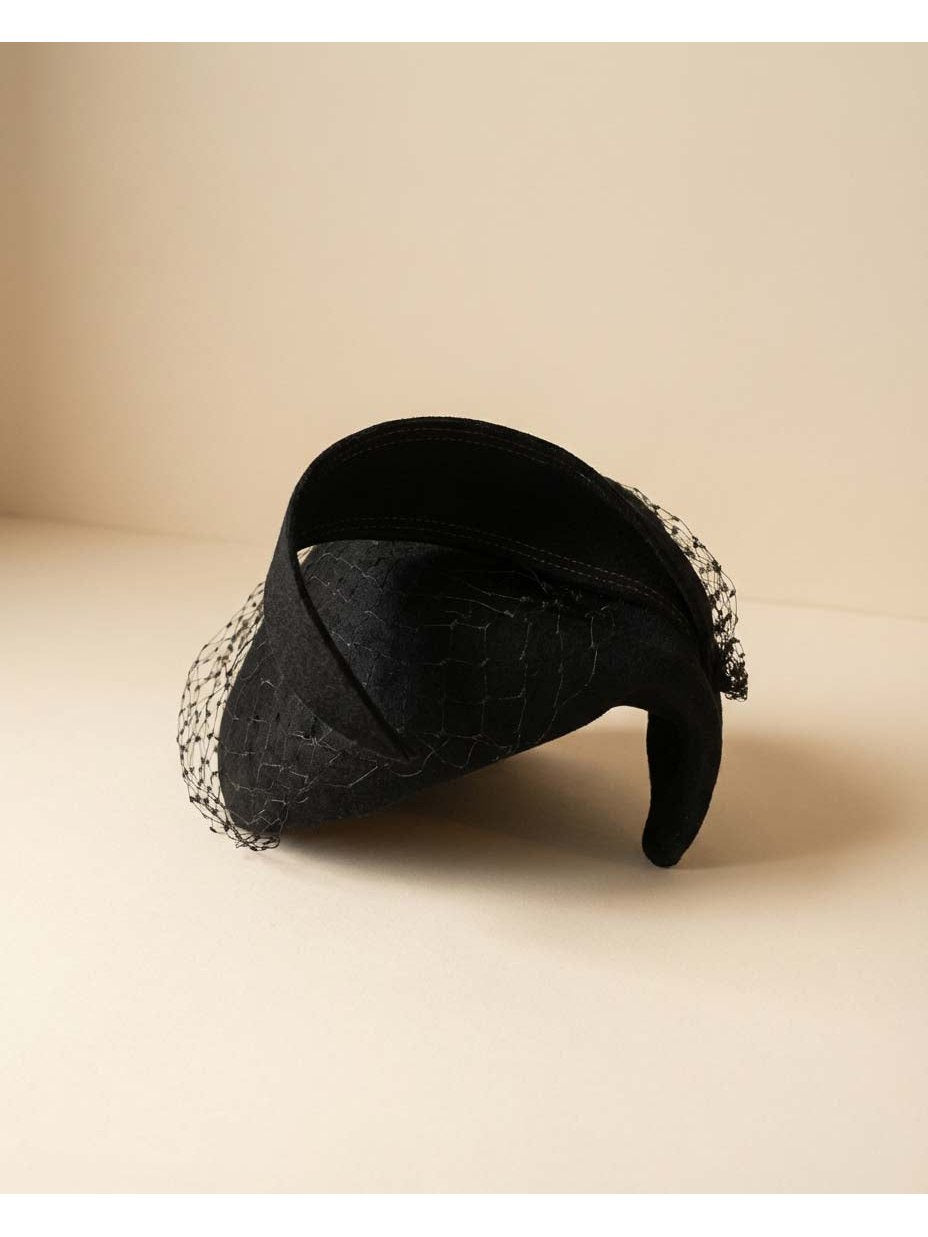 Vintage 1950s Kutz Couture Hat – Black Sculptural Felt Fascinator with Veil – Limited Edition Avant Garde Cocktail Hat – Mid Century Designer Millinery