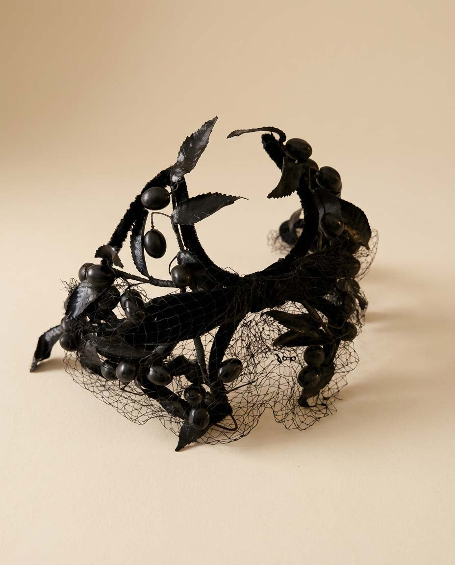 Vintage 1940s–1950s Black Berry Fascinator Gothic Veil Headpiece Victorian Mourning Style Halo Crown Dark Romantic Millinery
