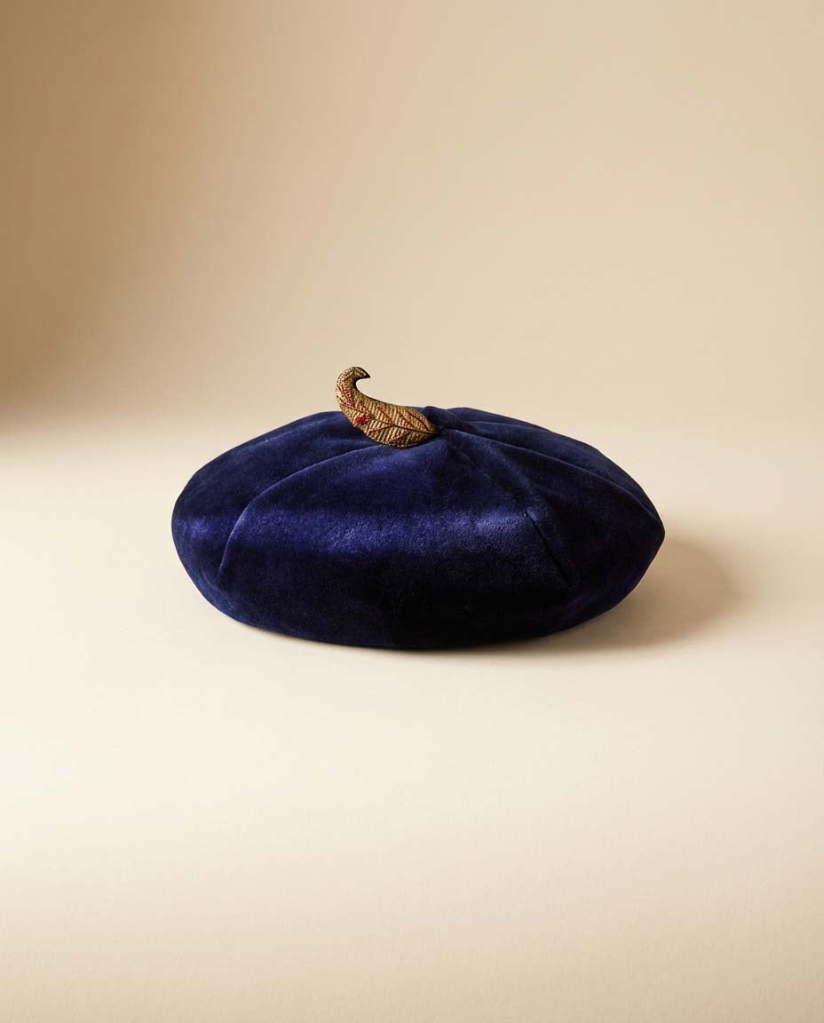 1950s–1960s Mercina Exclusive Navy Velvet Beret – Sculptural Mid-Century Cocktail Hat