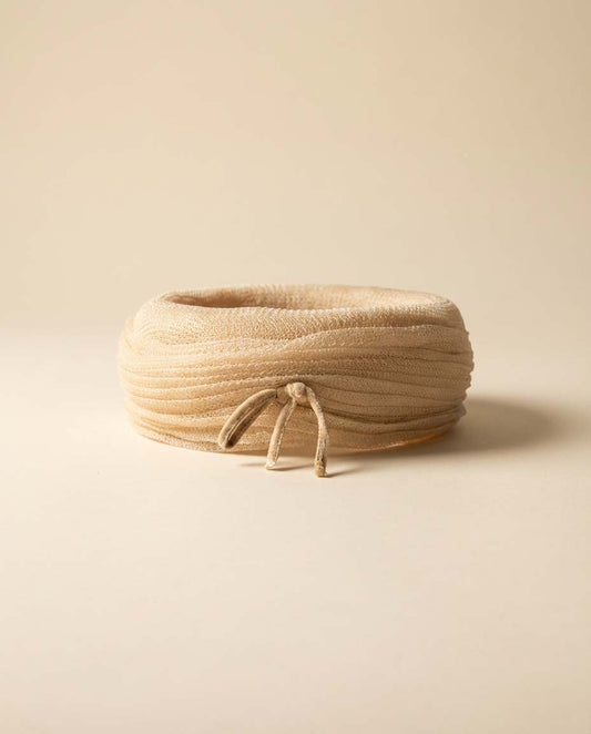 1950s Cream Textured Knit Pillbox Hat – Soft Sculptural Mid-Century Minimalist Headpiece