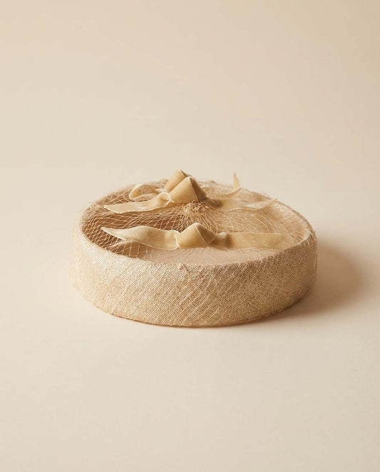 1960s Ivory Pillbox Hat with Veil – Vintage Silk Bow Cocktail Hat – Mid Century Bridal Headpiece – Classic Minimalist Millinery