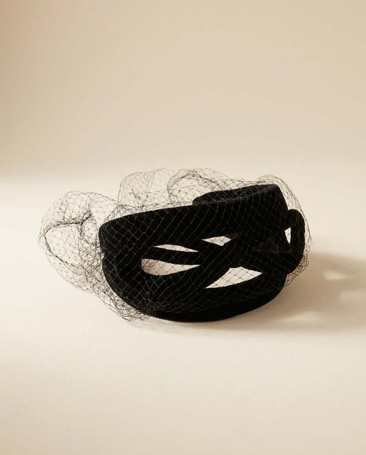 Vintage 1950s Black Velvet Cutout Halo Hat with Veil / Sculptural Cocktail Headpiece