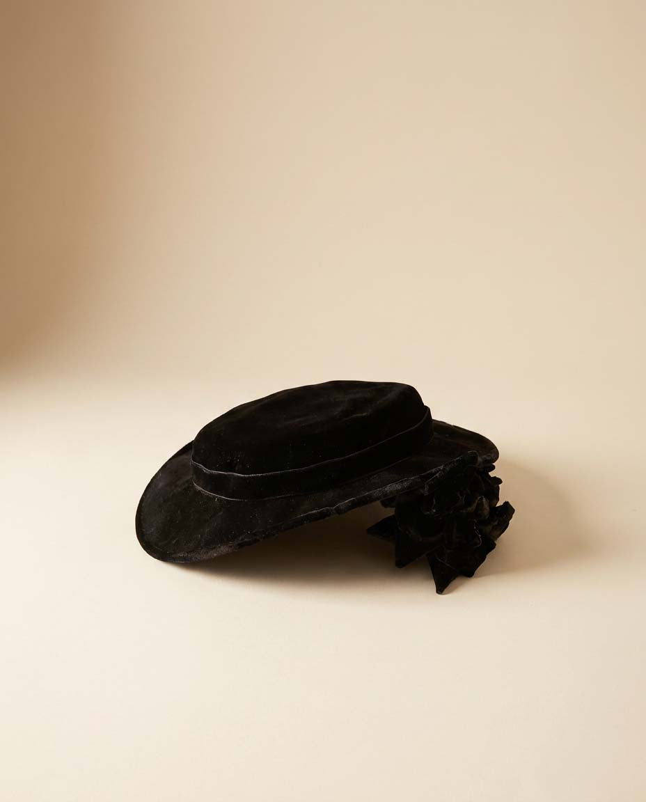 Vintage 1940s Black Velvet Tilt Hat | Sculptural Floral Cocktail Hat | Film Noir Fascinator