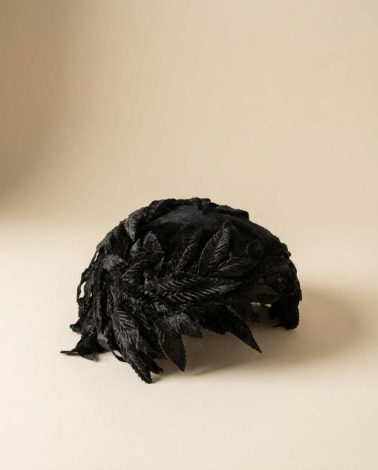 Vintage 1950s Black Leaf Cocktail Hat | Sculptural Velvet Leaf Fascinator | Mid Century Half Hat | Gothic Elegance Millinery | Audrey Hepburn Style Hat