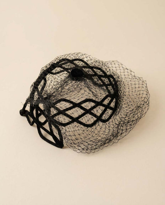 Vintage Black Veiled Fascinator, Sculptural Velvet Ribbon Cocktail Hat, Mid Century Evening Headpiece, Gothic Veil Fascinator, Derby Hat, Formal Occasion Hat