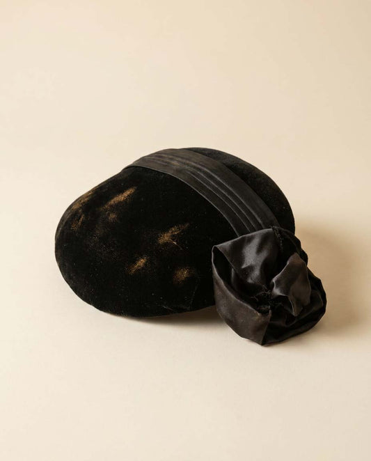 Vintage Black Velvet Tilt Hat | 1950s 1960s Cocktail Hat | Sculptural Velvet Fascinator | Formal Church Hat