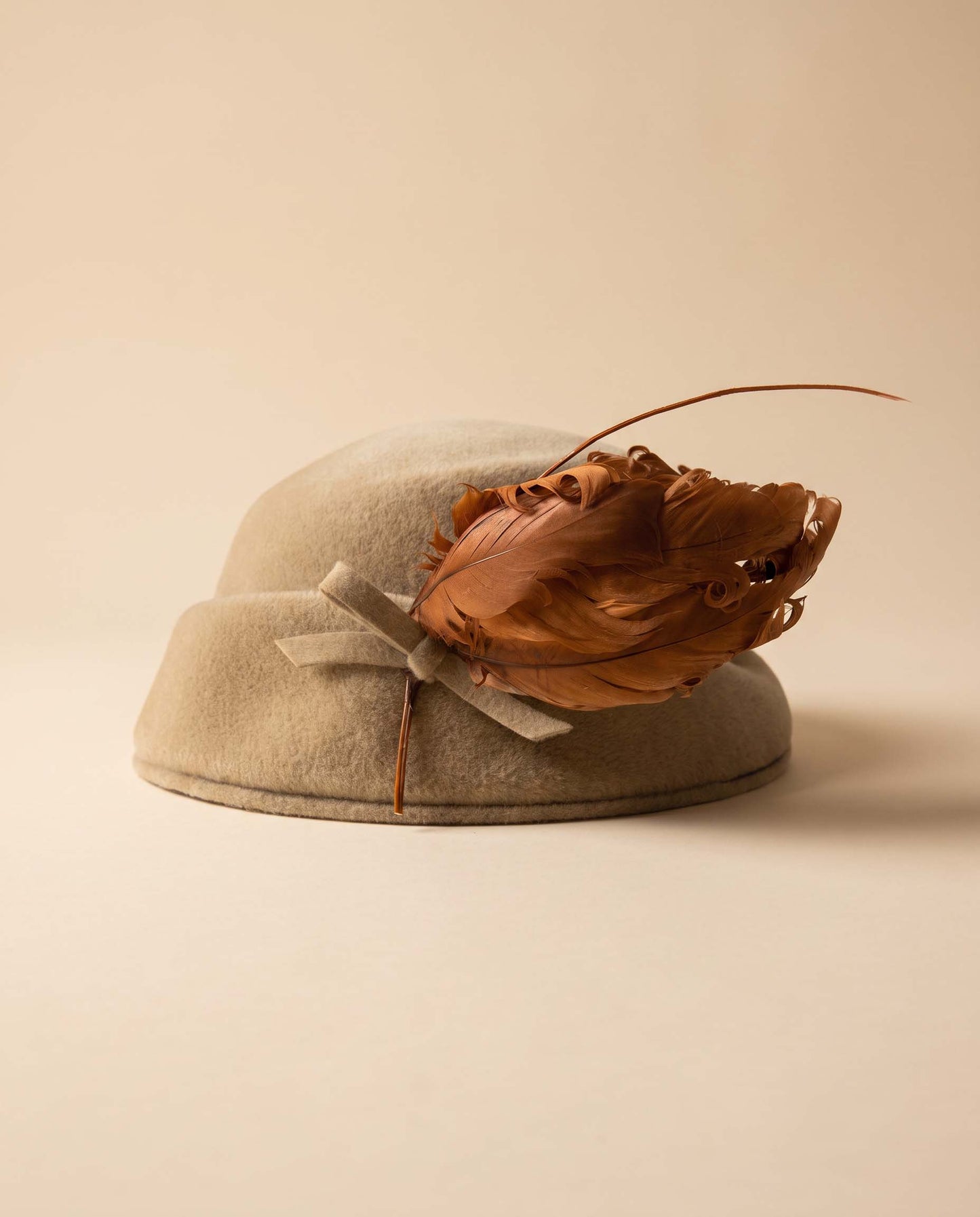 Vintage 1950s Evelyn Varon Hat Beige Felt Copper Feather Trim Czech Hat Body Mid Century Womens Hat