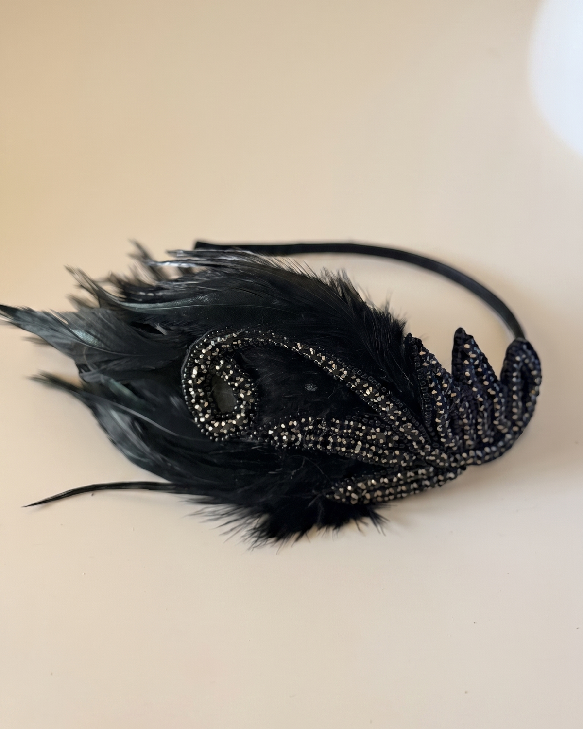 BABEYOND 1920s Style Black Beaded Feather Flapper Headpiece Art Deco Peacock Fascinator Great Gatsby Costume