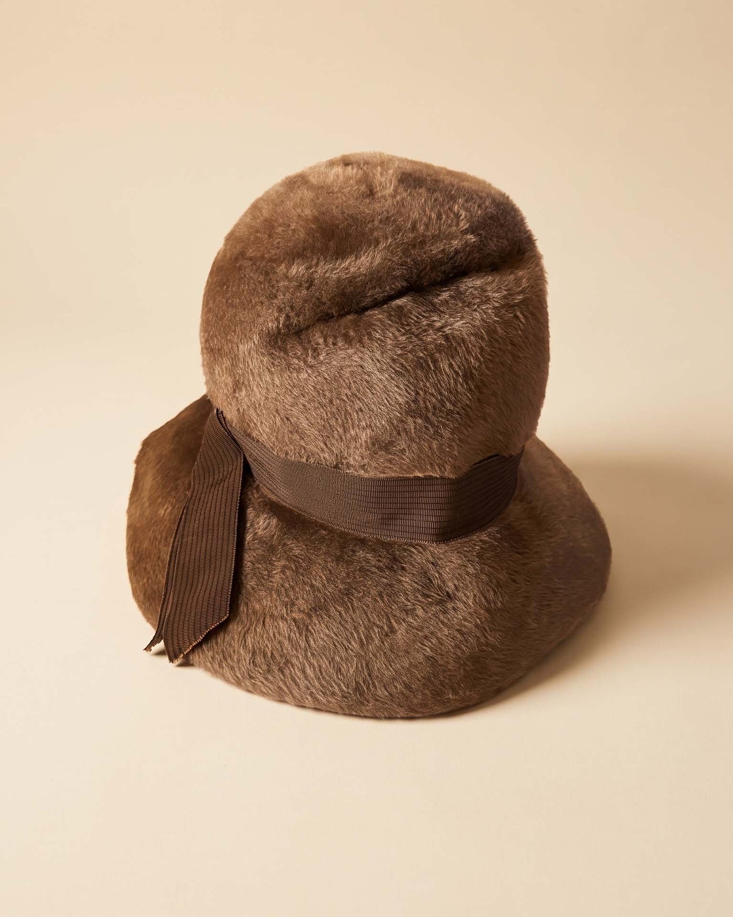Vintage 1950s Martelle Taupe Brown Faux Fur Felt Fedora Hat Grosgrain Ribbon Sculpted Crown Women's Mid Century Hat