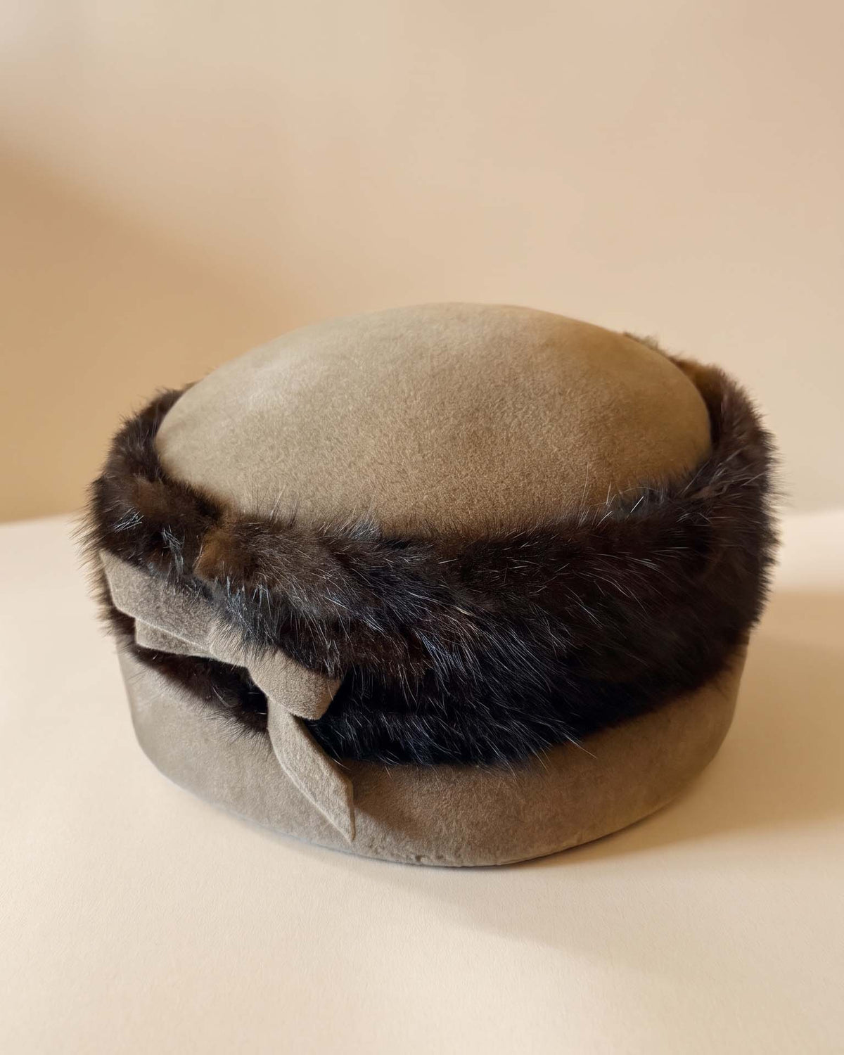 Vintage Lilly Daché Dachettes 1960s Taupe Wool Felt Pillbox Hat Dark Brown Fur Trim Designer Mid Century Winter Millinery